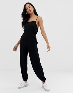Комбинезон с бретелями на спине и эластичными манжетами ASOS DESIGN - Черный
