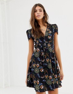 Короткое приталенное платье с цветочным принтом Glamorous - Мульти