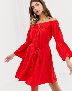 Платье с открытыми плечами и поясом Glamorous - Красный