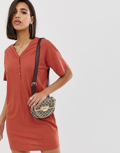 Платье-футболка в рубчик с кнопками спереди ASOS DESIGN - Красный