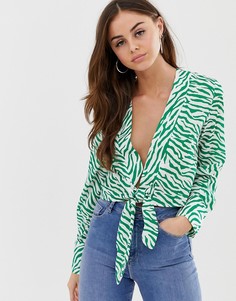 Зеленая блузка на завязке с зебровым принтом PrettyLittleThing - Розовый