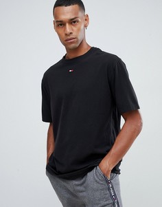 Черная футболка с круглым вырезом и маленьким логотипом-флагом на груди Tommy Hilfiger - Черный