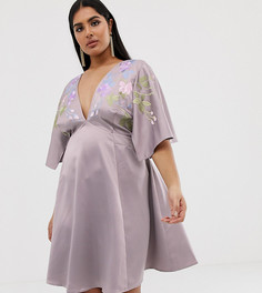 Платье мини с вышивкой и рукавами-кейп эксклюзивно для ASOS DESIGN Curve - Фиолетовый