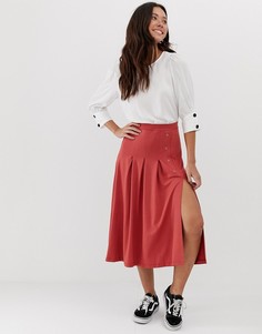Короткая расклешенная юбка с разрезом и кнопками ASOS DESIGN - Коричневый
