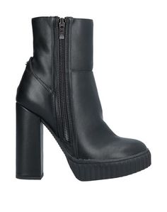 Полусапоги и высокие ботинки Guess