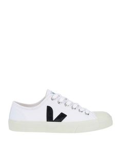 Низкие кеды и кроссовки Veja