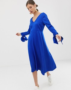 Платье с глубоким V-образным вырезом и манжетами на завязках ASOS WHITE - Синий