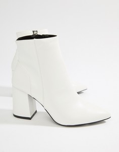 Ботильоны на каблуке с острым носом Miss Selfridge - Белый