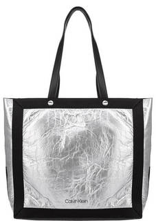 Серебристая сумка с длинными ручками и карманами Calvin Klein Jeans
