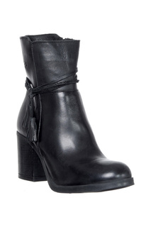 half boots Romeo Gigli
