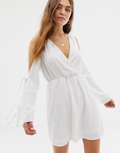 Короткое приталенное платье Glamorous - Белый