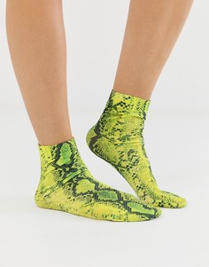 Неоново-желтые носки со змеиным принтом ASOS DESIGN - Желтый