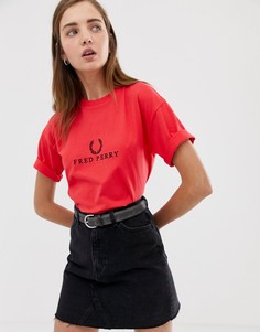 Футболка с вышитым логотипом Fred Perry - Красный