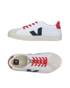 Низкие кеды и кроссовки Veja