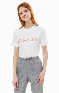 Белая хлопковая футболка с логотипом бренда Calvin Klein