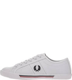 Белые кожаные кеды с логотипом бренда Fred Perry