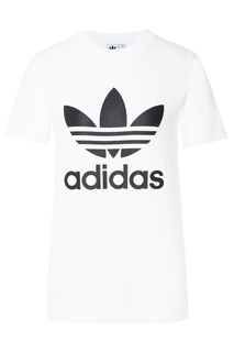 Белая футболка с черным логотипом-трилистником Adidas