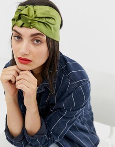 Зеленая атласная повязка на голову с узелком ASOS DESIGN - Зеленый