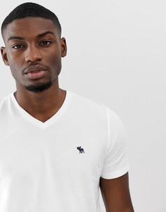 Белая футболка с V-образным вырезом и логотипом Abercrombie & Fitch - Белый
