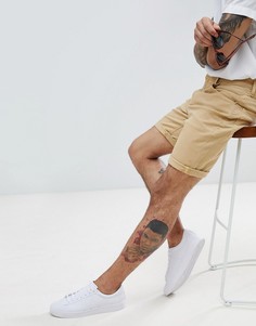 Светло-бежевые джинсовые шорты узкого кроя ASOS DESIGN - Светло-бежевый