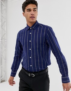 Темно-синяя приталенная рубашка из материала с добавлением льна в полоску Moss London - Синий