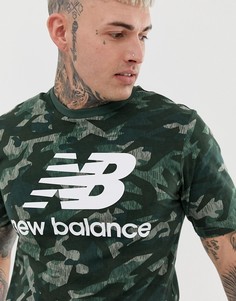 Зеленая футболка с камуфляжным принтом New Balance - Зеленый