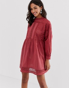 Платье мини из ткани добби с высоким воротом и кружевом ASOS DESIGN - Красный