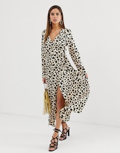 Платье макси с запахом и леопардовым принтом ASOS DESIGN - Мульти