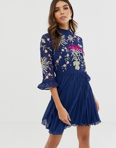 Плиссированное платье мини с вышивкой и рукавами клеш ASOS DESIGN - Темно-синий