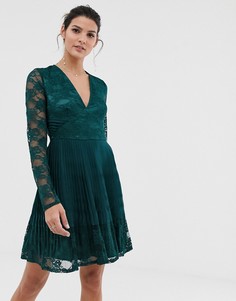 Короткое приталенное платье с кружевной вставкой ASOS DESIGN - Зеленый