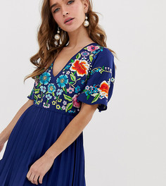 Платье мини с плиссированной юбкой и вышивкой ASOS DESIGN Petite - Темно-синий