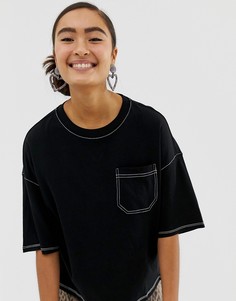 Черная oversize-футболка с круглым вырезом и карманом Monki - Черный