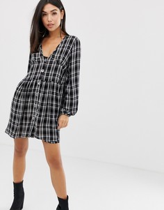 Свободное платье на пуговицах с длинными рукавами в черную клетку Boohoo - Мульти
