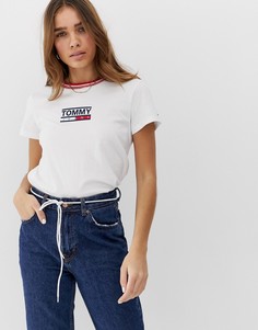Футболка с логотипом и воротом в рубчик и полоску Tommy Jeans - Мульти