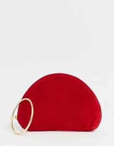Замшевый полукруглый клатч с кольцом на запястье ASOS DESIGN - Красный