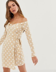 Платье в горошек с запахом и открытыми плечами In The Style Billie Faiers - Мульти