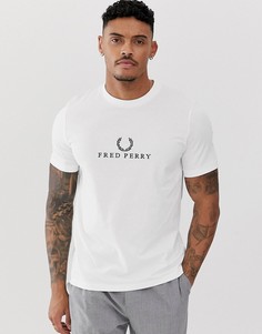 Белая футболка с вышитым логотипом Fred Perry - Белый