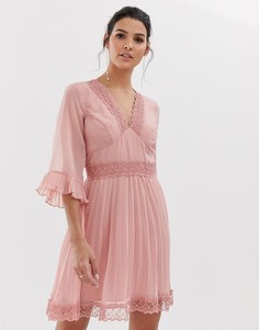 Плиссированное платье мини с кружевными вставками ASOS DESIGN - Розовый