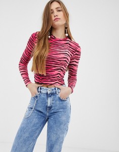 Неоновый кроп-топ с тигровым принтом Bershka - Розовый