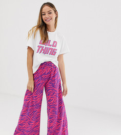 Пижама с надписью Wild thing эксклюзивно для ASOS DESIGN Petite - Мульти