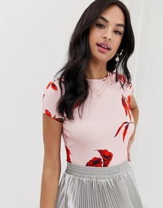 Приталенная футболка с принтом Ted Baker Dillia - Розовый