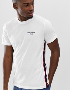 Белая футболка с фирменной лентой на рукавах Abercrombie & Fitch - Белый