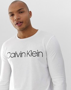 Белый лонгслив с большим логотипом Calvin Klein эксклюзивно для ASOS - Белый