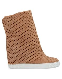 Полусапоги и высокие ботинки Casadei