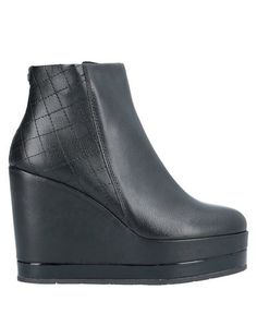 Полусапоги и высокие ботинки Guess