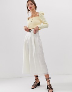 Фактурная юбка миди с завышенной талией и деревянной пряжкой ASOS DESIGN - Белый