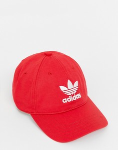 Красная кепка с логотипом adidas Originals - Красный