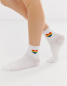 Белые спортивные носки с сердечками Monki - Белый