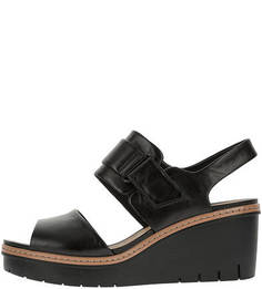 Кожаные босоножки черного цвета на танкетке Clarks