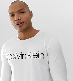 Белый лонгслив с большим логотипом Calvin Klein эксклюзивно для ASOS - Белый